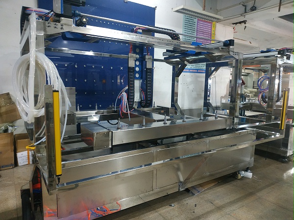 4枪8轴喷涂设备