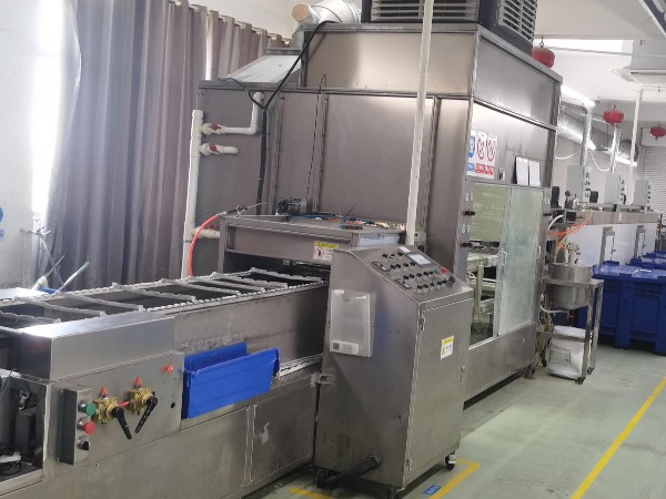 LED 灯带在线喷手感油生产线