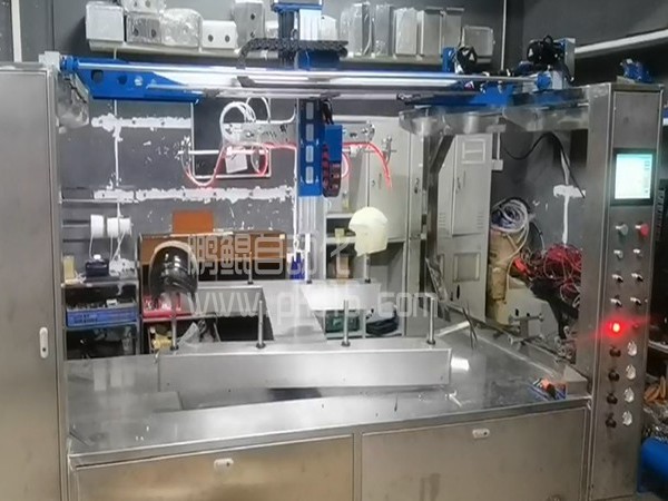 头盔4枪6轴喷漆设备