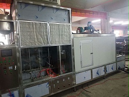 麻将自动抓取喷烤一体流水线