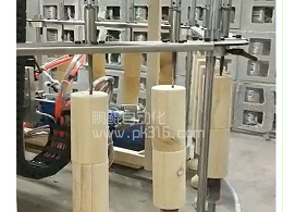 木脚三轴带顶压转盘喷漆设备