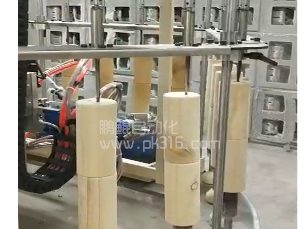 木脚三轴带顶压转盘喷漆设备