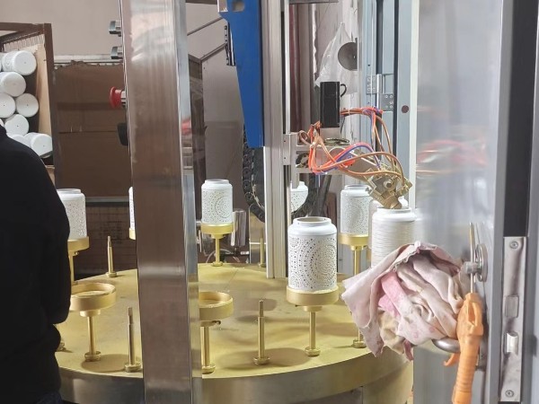 灯饰内壁转盘式喷漆设备