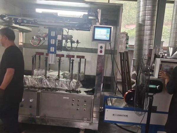 脚轮自动喷漆设备