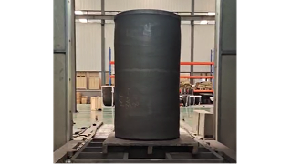 大型坩埚内外壁喷釉流水线