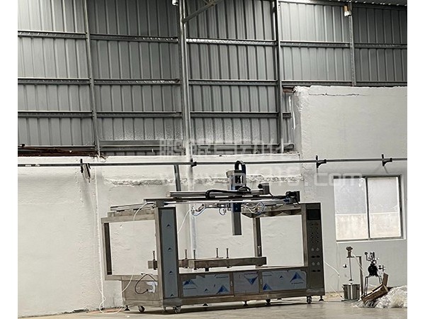 塑胶3枪6轴喷涂机