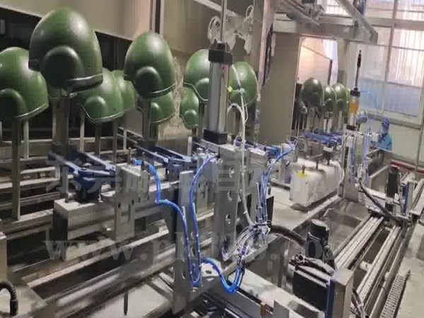 军盔聚脲自动抓取喷烤流水线