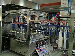 蜡烛杯自动抓取喷烤流水线