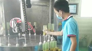 硅胶玻璃奶瓶四工位多轴圆盘喷漆设备