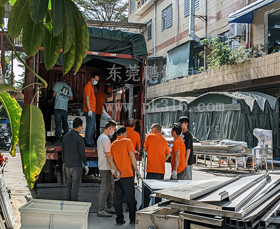 五金件3枪6轴往复喷漆设备1