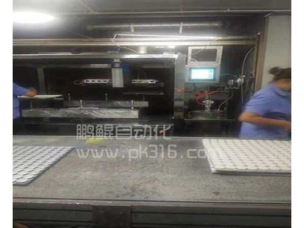 硅胶类型产品3枪6轴喷漆设备