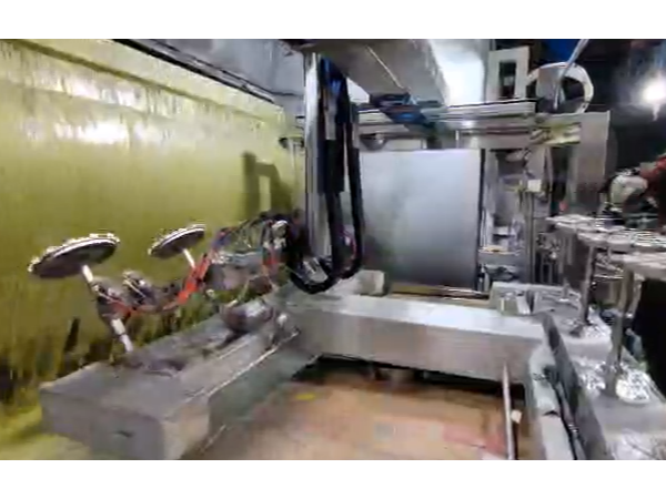 河南脚轮<i style='color:red'>8轴仿喷工机器人</i>