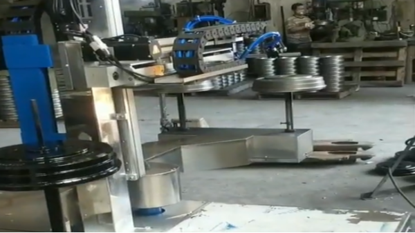 轮毅专用类型两工位三轴智能喷涂设备