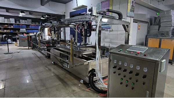 塑胶配塑胶配件件八轴自动喷胶设备