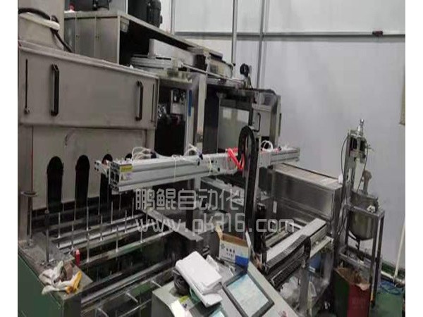 五金件往复自动抓取喷漆设备