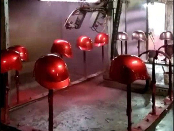 鹏鲲头盔喷涂设备厂---靠专业的售后服务赢得更多客户的青睐！