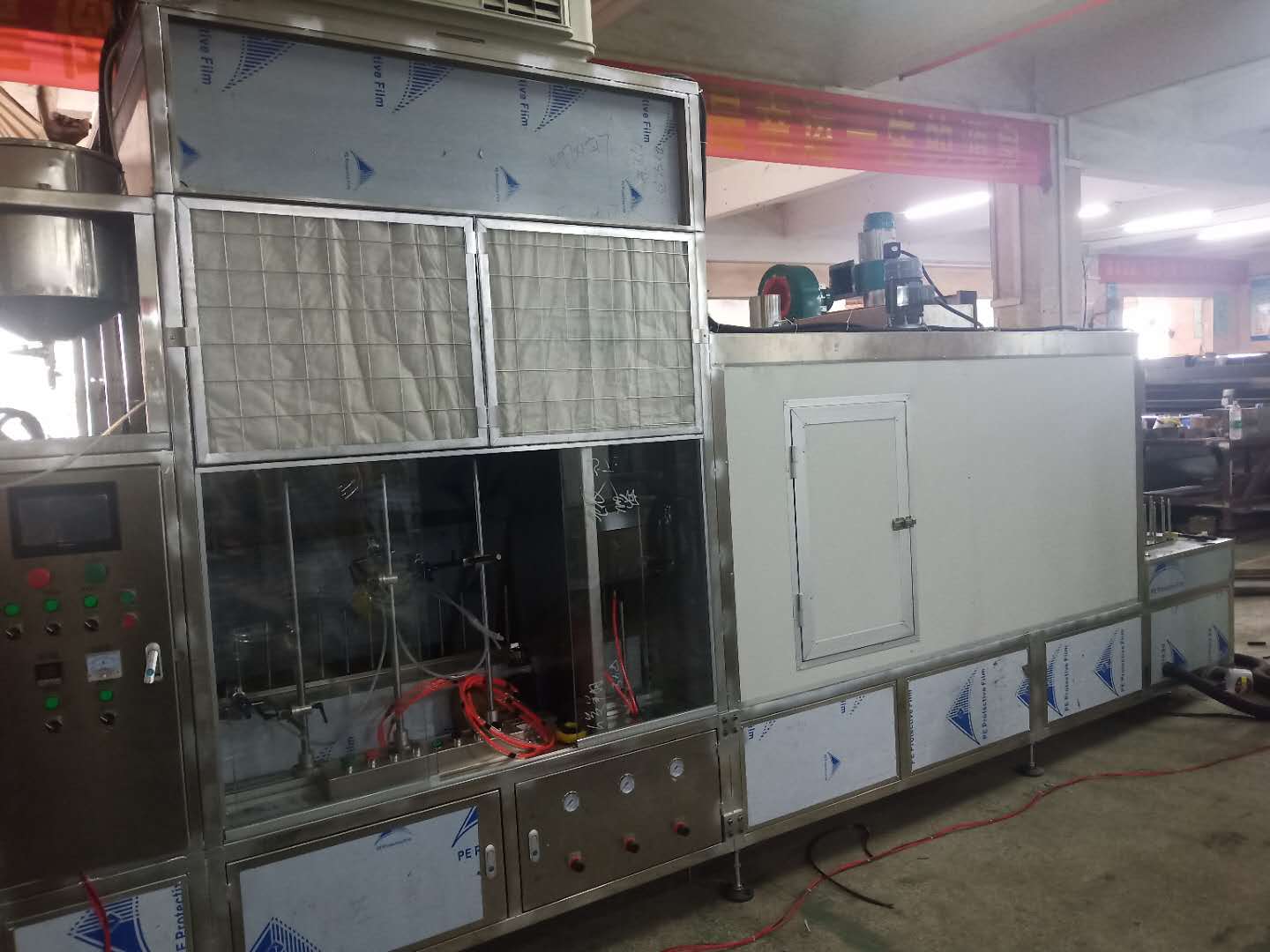 麻将自动抓取喷烤一体流水线