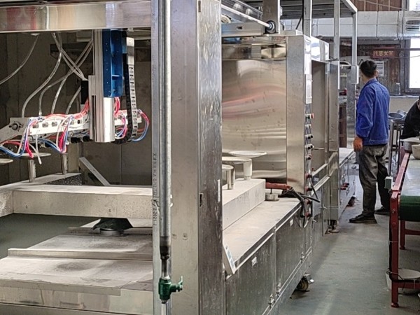 珐琅锅六轴喷釉设备