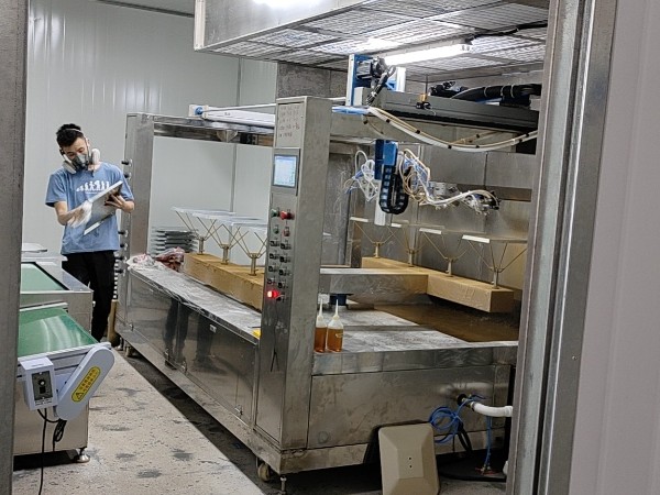 五金配件六轴喷漆设备