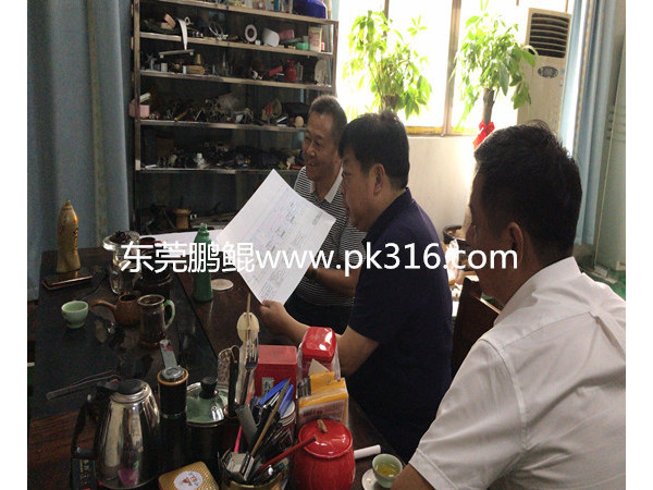 安徽金冠玻璃李总和王副总亲临<i style='color:red'>玻璃蜡烛杯瓶水性漆喷涂设备</i>厂家！