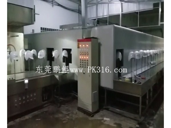 军盔<i style='color:red'>uv自动喷涂生产线</i>---简述喷涂设备厂家的优点！