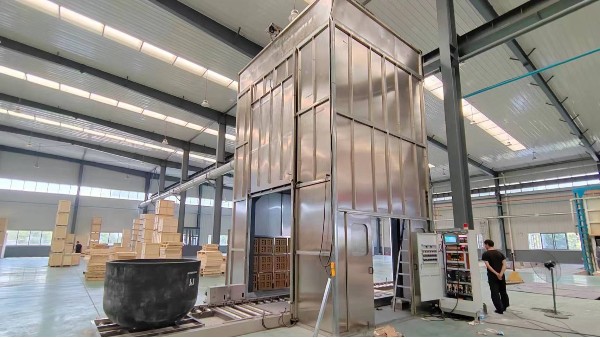 大型坩埚内外壁喷釉流水线