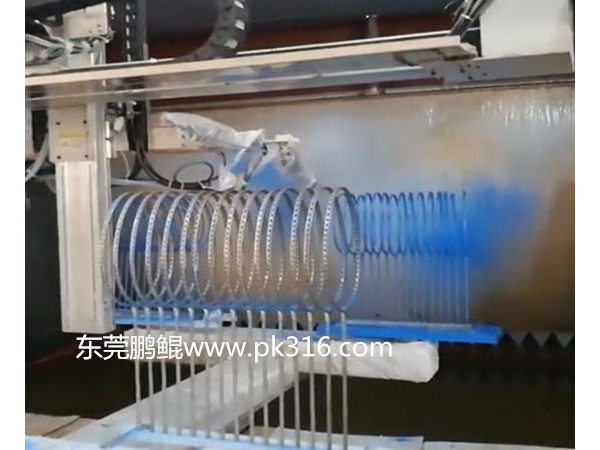 提升<i style='color:red'>羽毛球拍自动喷漆机</i>与传统手工喷漆相比有哪些优势?