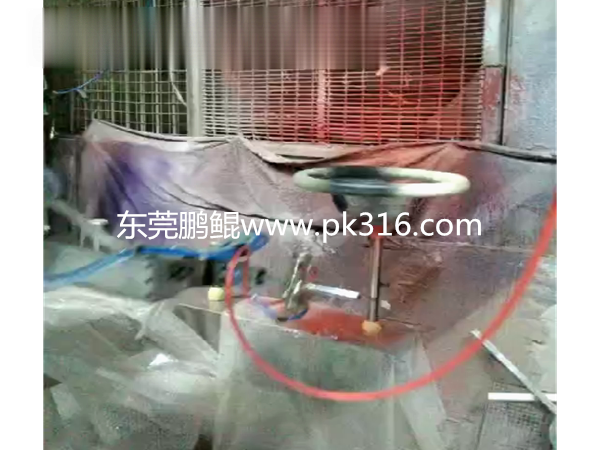 【方向盘自动<i style='color:red'>喷油生产线</i>】给你一个抵挡寒冬的方法!