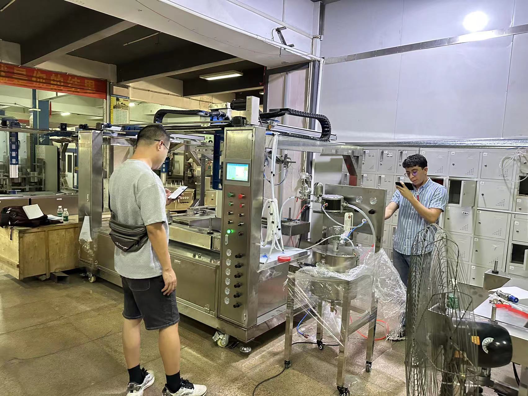 头盔自动化喷漆设备