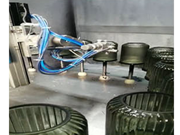 如何选择合适的玻璃器皿<i style='color:red'>喷涂设备厂家</i>有啥建议?