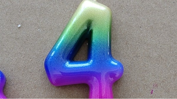 数字工艺品蜡烛渐变色喷漆流水线