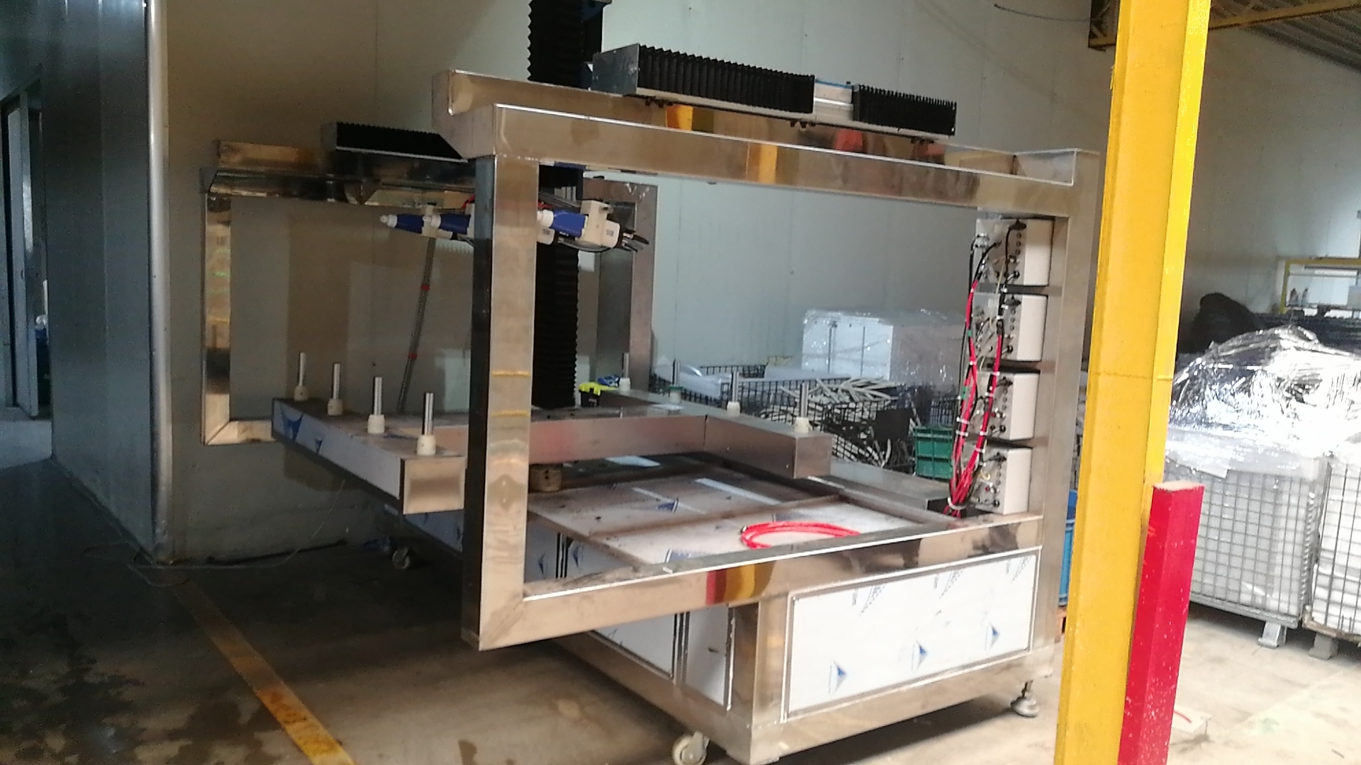 马达外壳智能六轴静电喷粉设备 马达外壳智能六轴静电喷粉设备