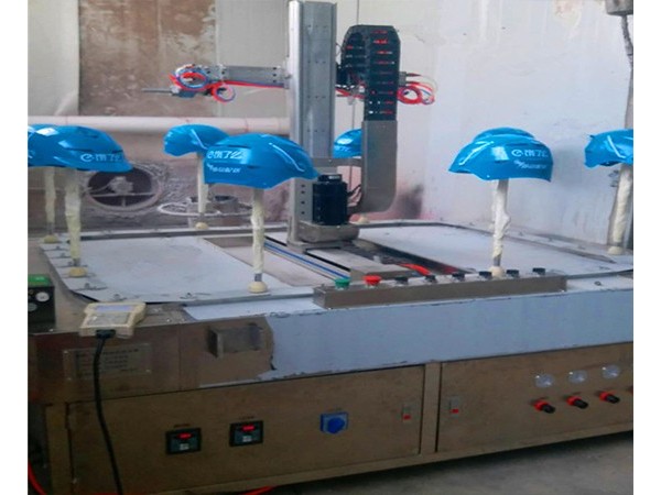 头盔自动喷涂设备，360度喷涂无死角