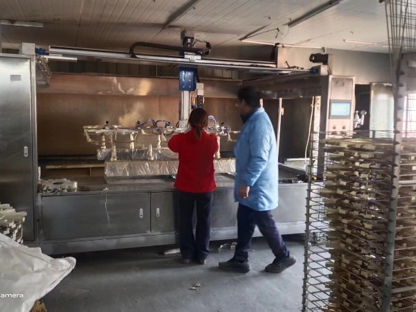 浙江宁波工艺品<i style='color:red'>塑胶件喷漆设备</i>