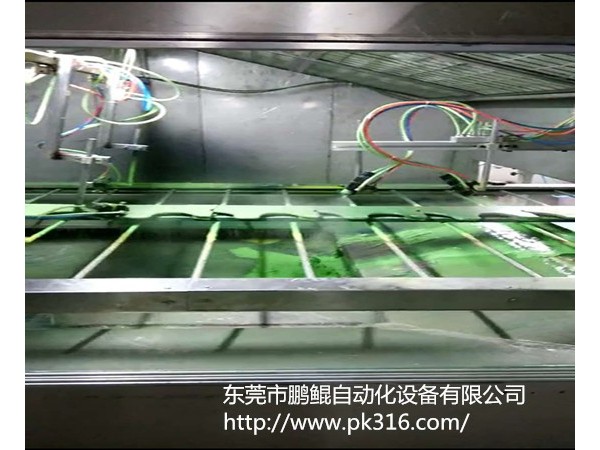 东莞平面<i style='color:red'>往复自动喷漆机</i>操作简单易学包教会！