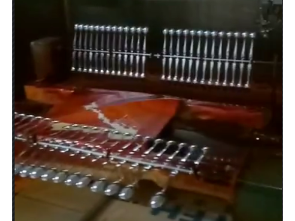 <i style='color:red'>五金件喷涂设备</i>厂家传授提高金属喷涂效果的方法!