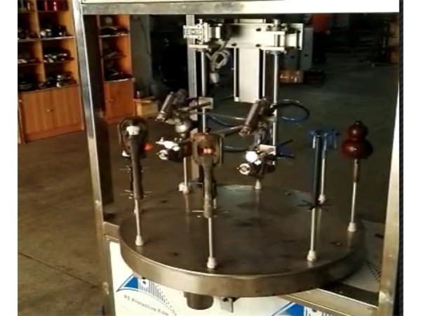 玩具夹模自动喷油解决方案