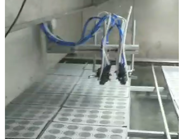 降低成本，提高质量，<i style='color:red'>蚀刻网自动喷漆设备</i>的革新之路