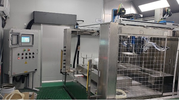 塑胶配件防爆型八轴喷漆设备