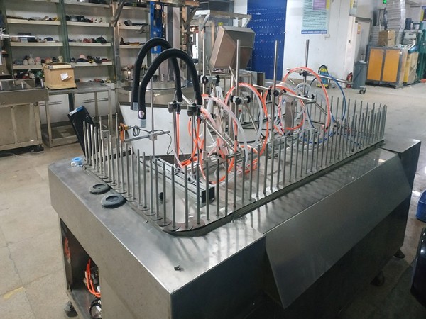 化妆品瓶盖喷胶流水线