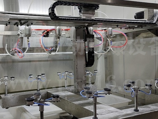 多枪多轴联动自动喷涂设备