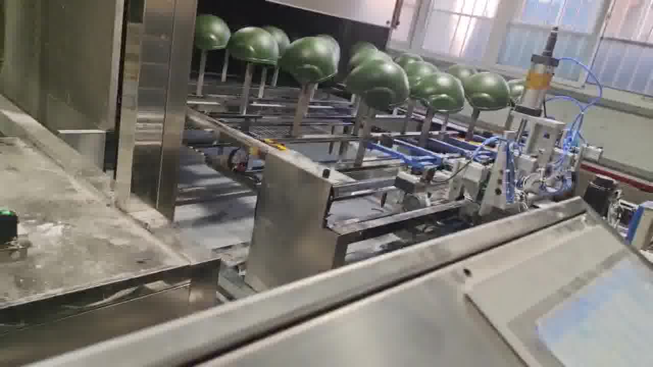 军盔聚脲自动抓取喷烤流水线