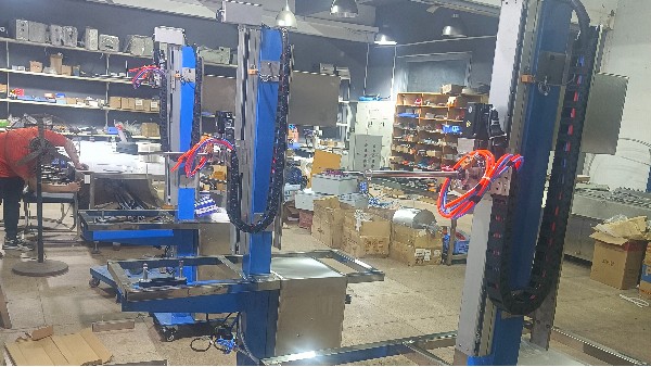 化妆瓶小型内壁双轴打样喷漆机