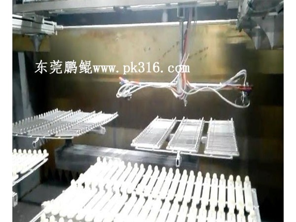 河北<i style='color:red'>拉杆箱手柄喷涂设备</i>是怎么喷漆的？