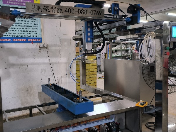 安徽螺丝穴轴往复喷漆机