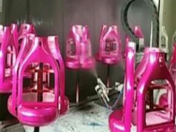 一条塑胶喷涂生产线要怎么规划？一般情况下需要几个工人 ？