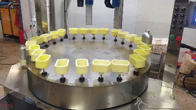 保温内壶8工位2轴内壁转盘喷涂设备