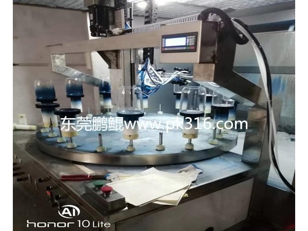 用东莞鹏鲲<i style='color:red'>玻璃杯喷涂机器</i>让你成为行业佼佼者！