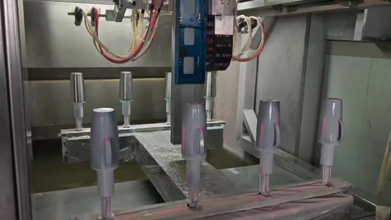 保温杯类型渐变色六轴喷漆机器人