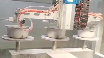 珐琅锅具八轴自动喷釉设备 珐琅锅具八轴自动喷釉设备